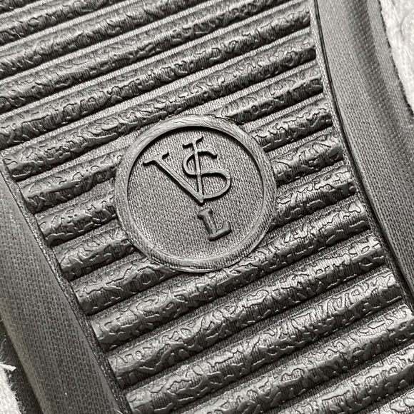 🎉HP🎉 Victoria’s Secret Pompom Slippers 💗 Gray - Picture 10 of 12